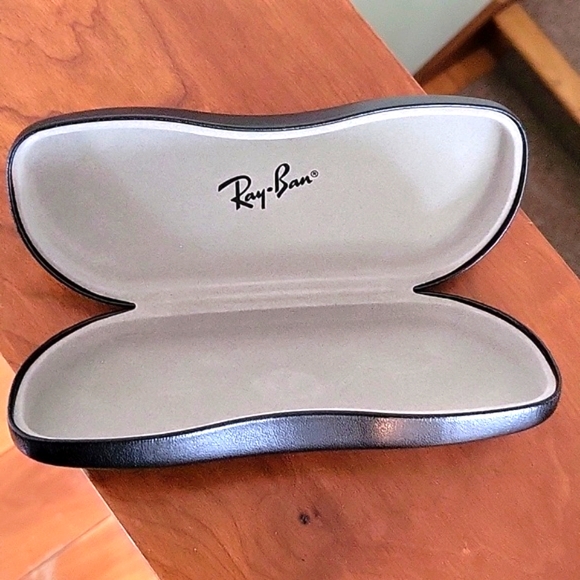 Ray-Ban Hardshell Case For Glasses - Picture 5 of 5